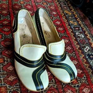 Vintage Fly Pumps